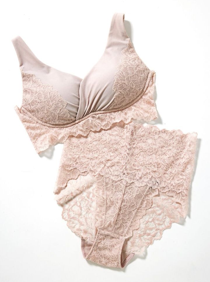 ロジア バイ ハーリップトゥ エブリディ エッセンシャル ナイトブラ ￥4,980、エブリディ マジカルレーシィショーツ￥3,900／ともにハートリレーション