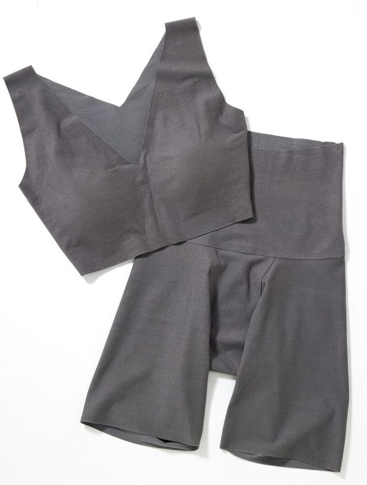 キレイラボ ラクしてキュット ノンワイヤーブラジャー￥2,530、ロングガードル￥2,970／ともにグンゼ