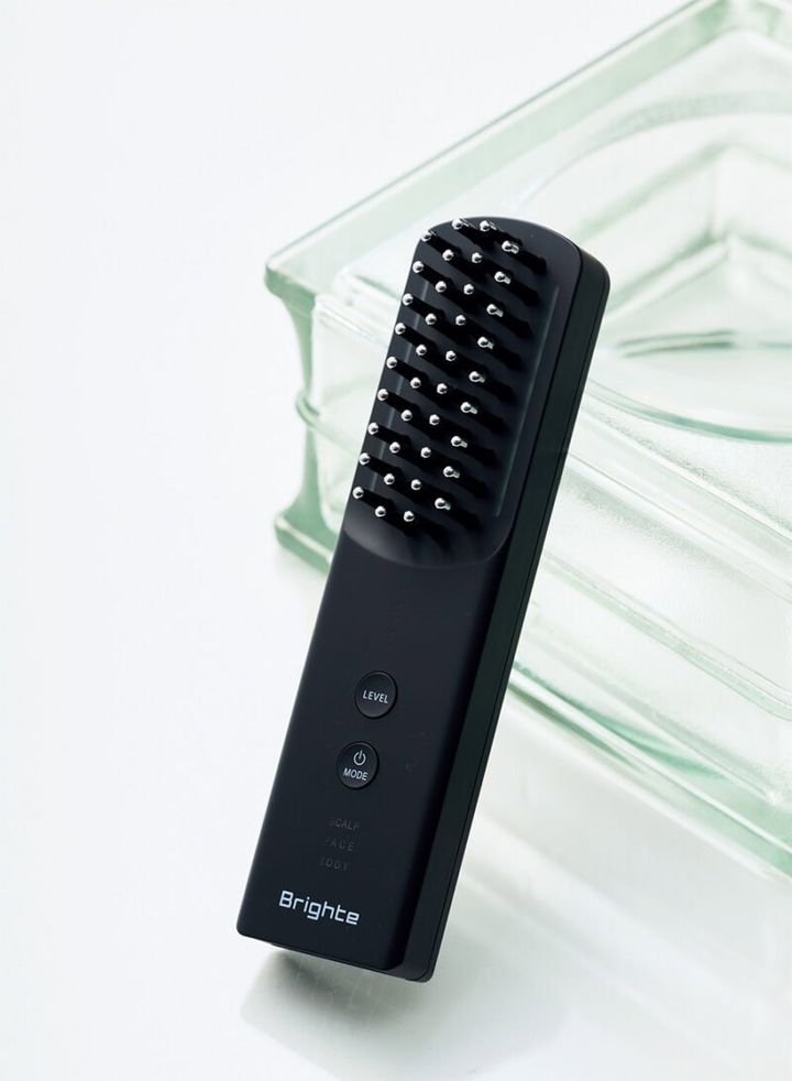 Brighte ELEKI BRUSH+ ¥49,800 ／ Brighte