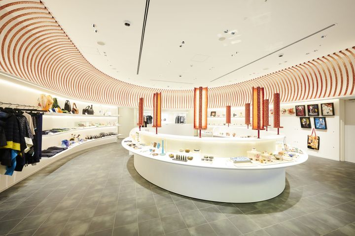 日本の職人や日本のブランドからセレクトしたもののほか、オリジナルアイテムも揃っている。