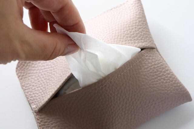 セリアのレザー風ポケットティッシュポーチは肉厚素材で高見えする