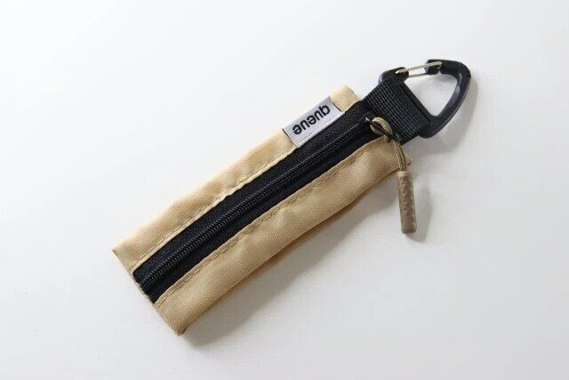 セリアのスリムポーチはアウトドアライクなデザインがおしゃれ