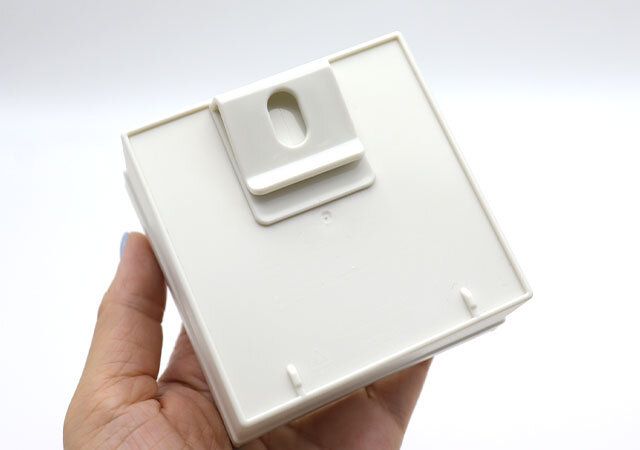 ダイソーのクリップスイングケースの裏面