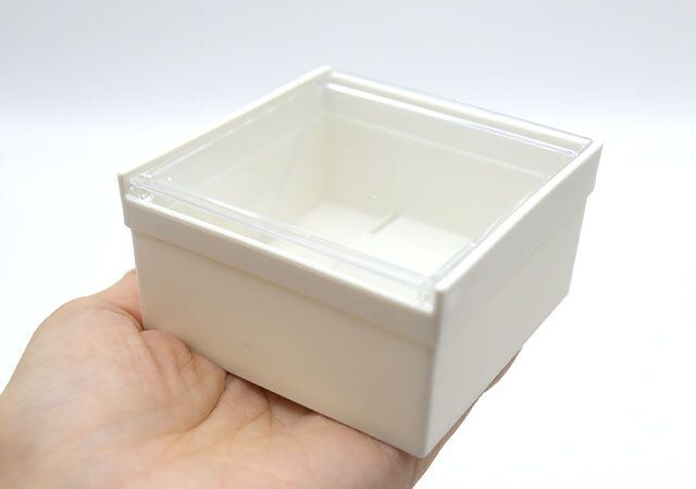 ダイソーのクリップスイングケースのアイボリー