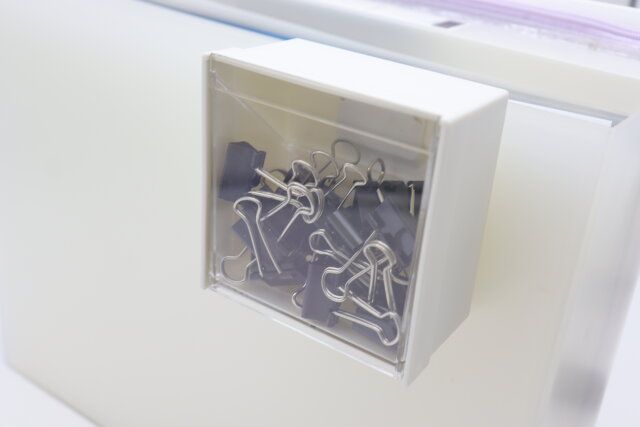 ダイソーのクリップスイングケースは事務用品の収納に便利