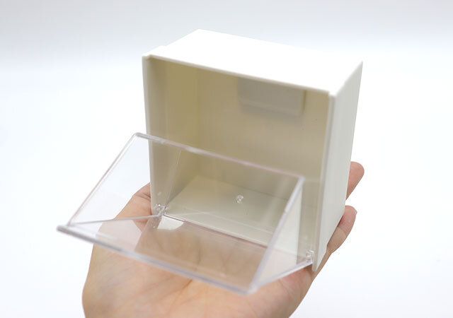 ダイソーのクリップスイングケースを開けた様子