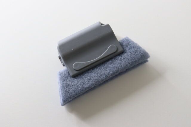 セリアのサッシ掃除ブラシ