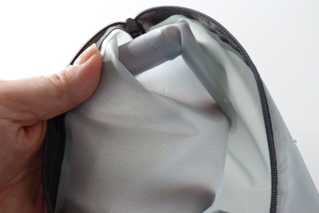 セリア はっ水ポーチ 32×24cm はっ水生地