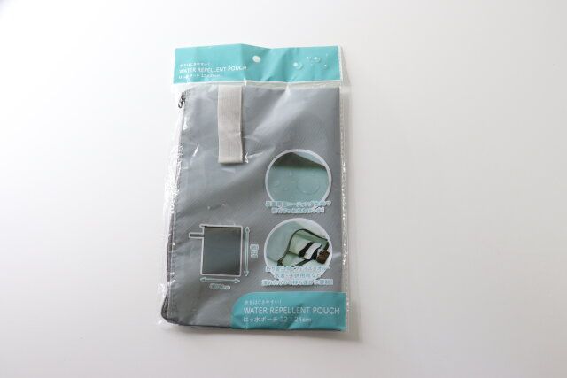 セリア はっ水ポーチ 32×24cm パッケージ