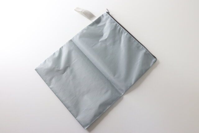 セリア はっ水ポーチ 32×24cm