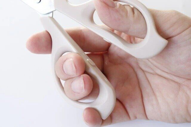 ダイソー 握りやすいはさみ（ニュアンスカラー、ブラウン）