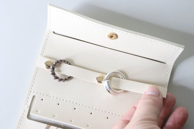 ダイソーのリングが入るジュエリーケース