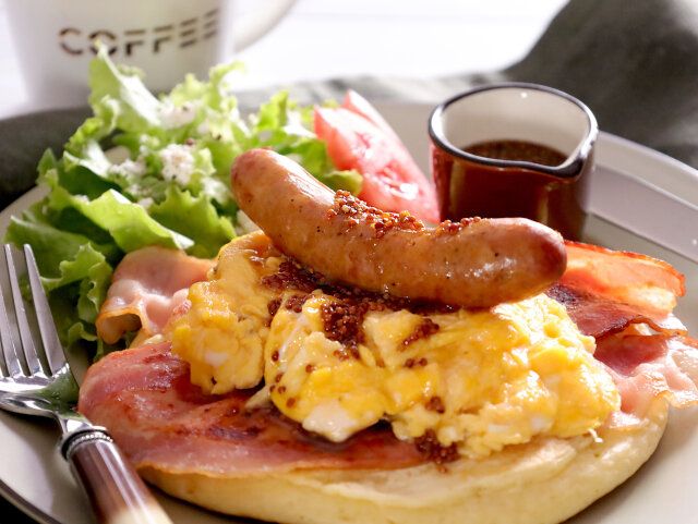 ベーコンメイプルのHMパンケーキサンド