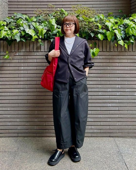 Uniqlo Uのブラックの「ドライスウェットカーディガン」×ワイドバルーンパンツ