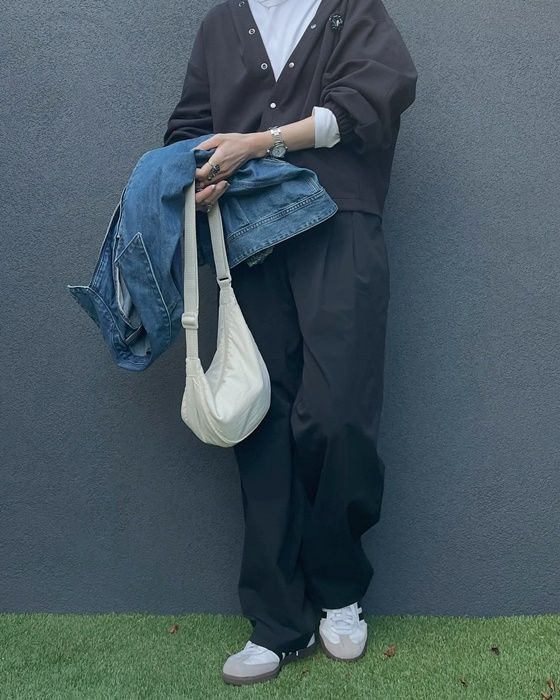 Uniqlo Uのブラックの「ドライスウェットカーディガン」×ウルトラストレッチアクティブワイドパンツ