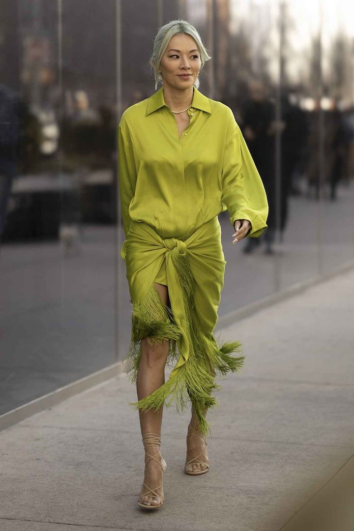 画像: ヘアとドレスのカラーをマッチさせて