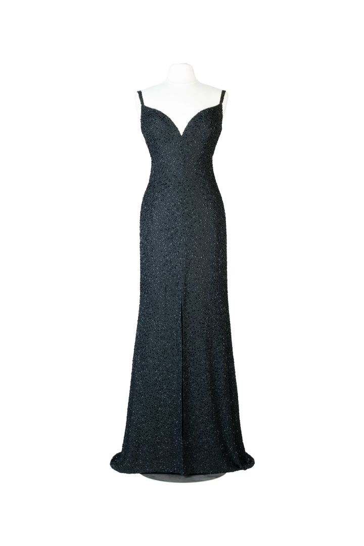 ダイアナ元妃が着ることのなかった、ジャック・アザグリーの「Final Goodbye Dress」。