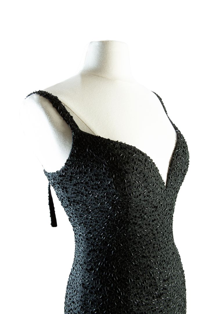 ストラップはいまだに仮留めされたまま。