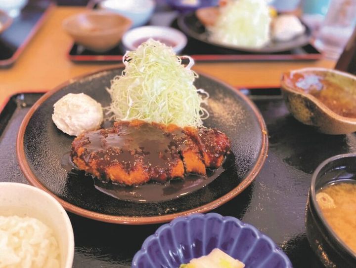 観月ありささんが食べた愛知県の味噌カツ