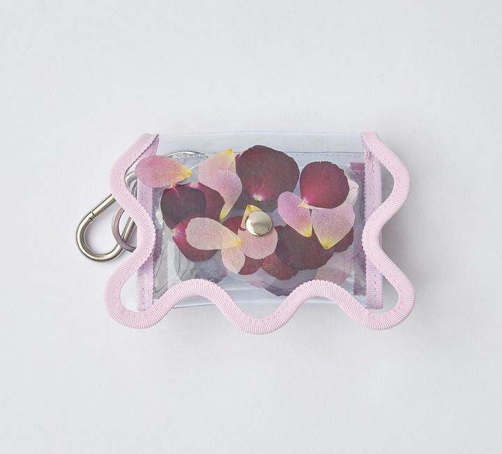 《ノリ エノモト》×〈イーダブリュー.ファーマシー〉“花の循環”をかたちにしたコラボレーションが、阪急うめだ本店に登場！