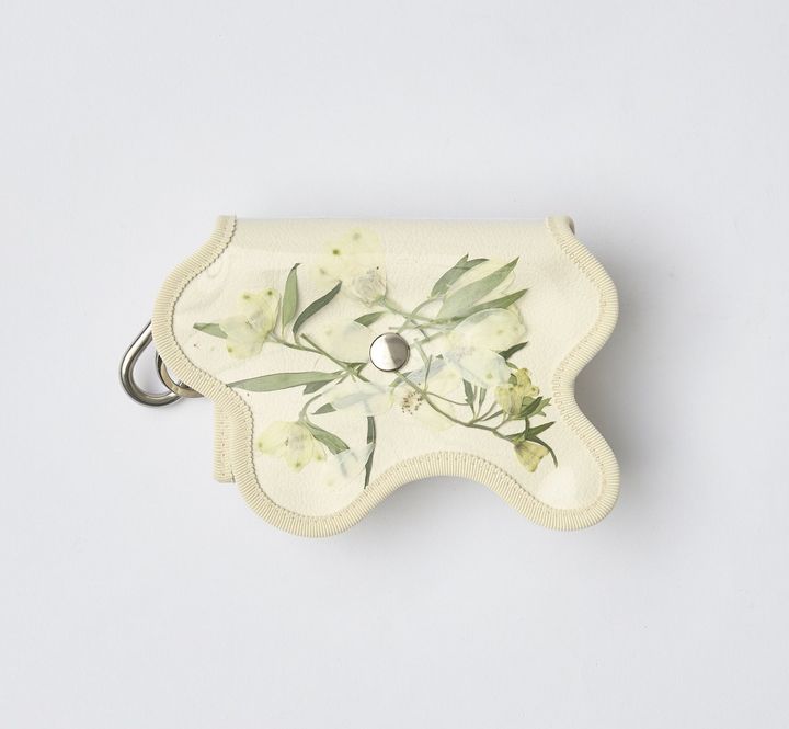 《ノリ エノモト》×〈イーダブリュー.ファーマシー〉“花の循環”をかたちにしたコラボレーションが、阪急うめだ本店に登場！