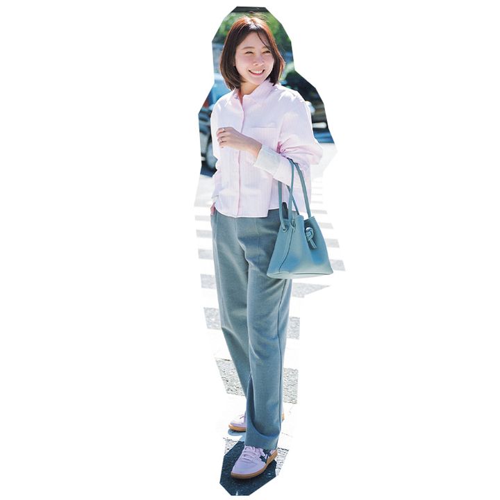 ユニクロのピンクのストライプシャツとデニムのコーデ