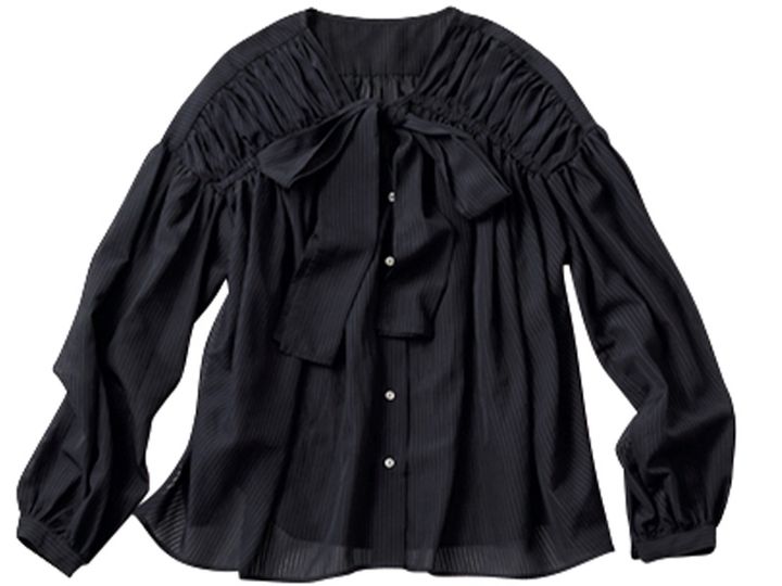 甘デザインの長袖黒ブラウス