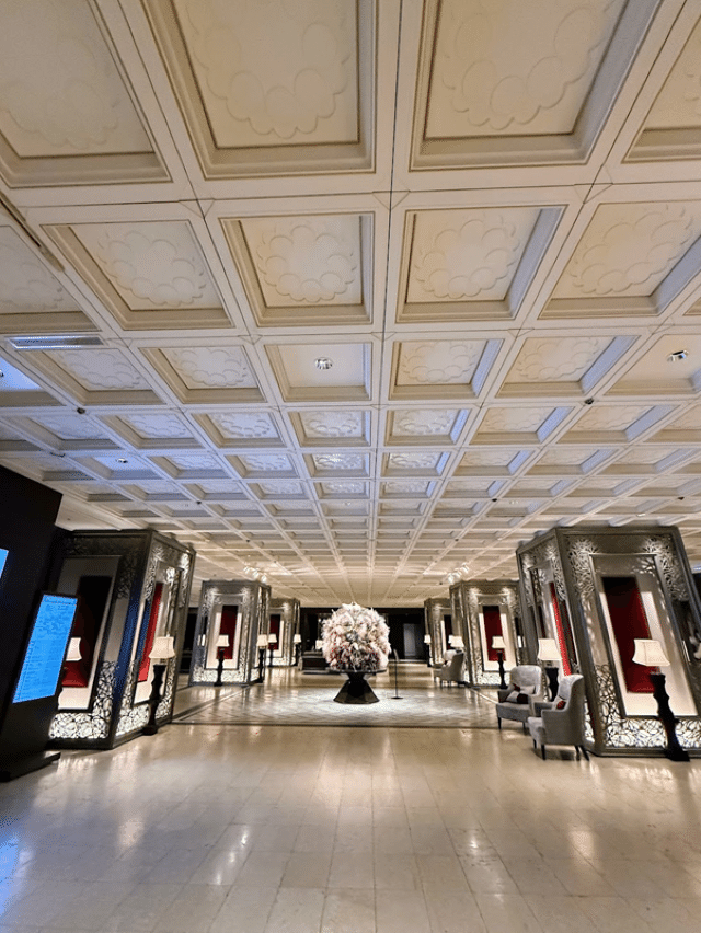 幻想的で美しい夜のロビー