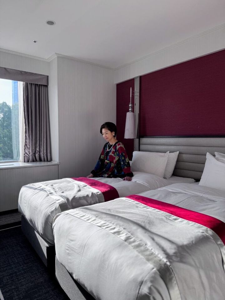 赤ワインのように華やかな色がアクセント