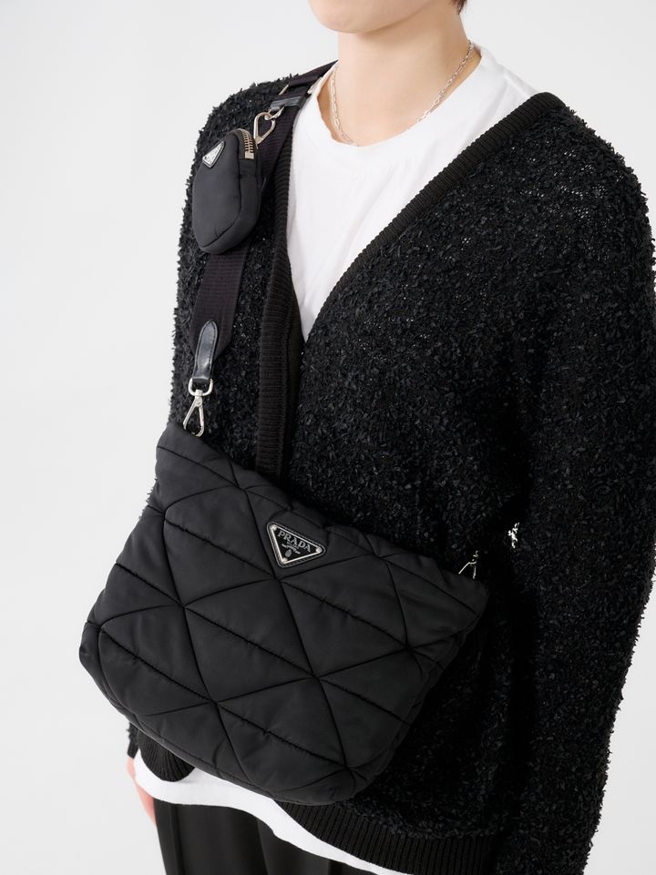 クラウドチームVERY髙橋香穂の春のカーディガンコーデのバッグはプラダ