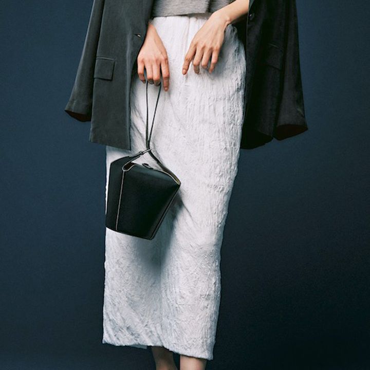 シワの気にならないスカート