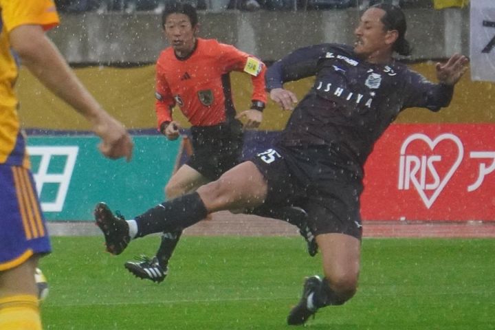 アクシデントもJ2北海道コンサドーレ札幌DF大﨑玲央がチームをけん引！「みんなが同じような絵を描けるように」と守備を統率