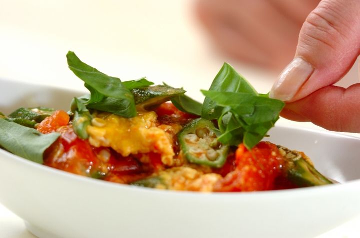 オクラとトマトの炒め煮の作り方3