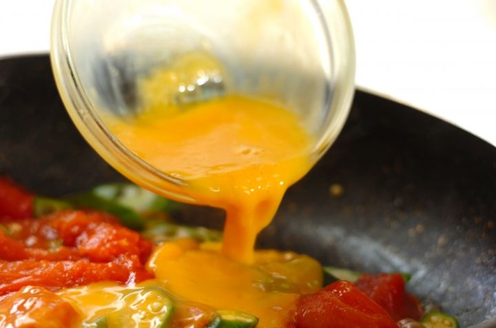 オクラとトマトの炒め煮の作り方2