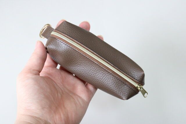 カラビナ付きポーチ デザイン