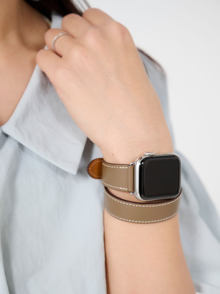 クラウドチームVERY酒井理央の春コーデ3の時計はエルメスアップルウォッチ