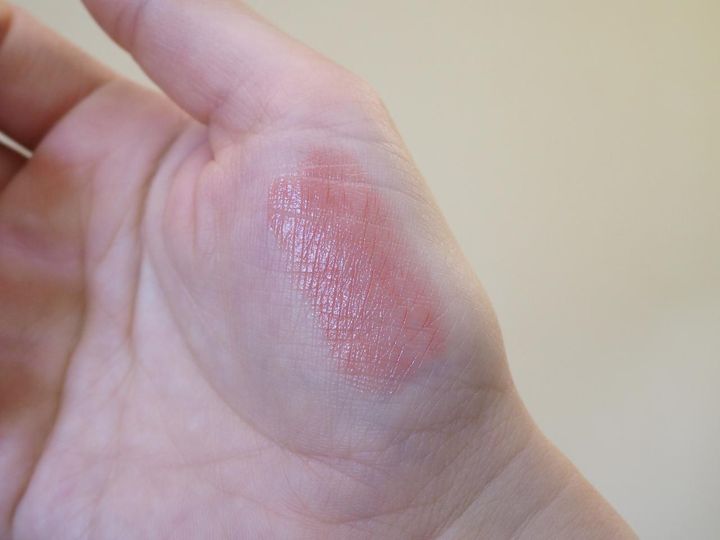 画像: ヘルシーな抜け感。コーラル寄りのピンクベージュにきゅん