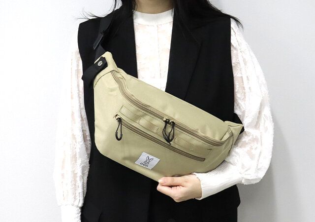 宝島社付録のDODの多機能ボディバッグベージュ2