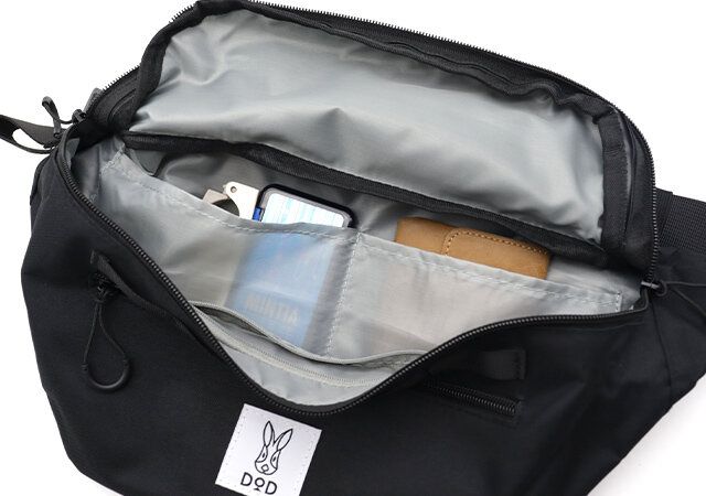 宝島社付録のDODの多機能ボディバッグブラック7