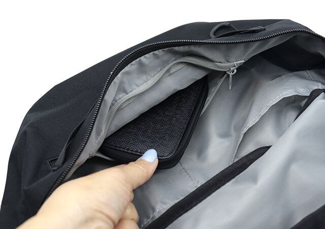 宝島社付録のDODの多機能ボディバッグブラック8