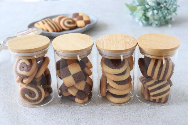 4種のアイスボックスクッキー 保存瓶に入れる