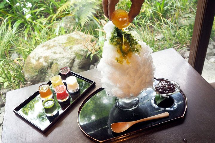 多彩なシロップをかけ比べ♪ 約170年の時を刻むレトロな蔵で特別なかき氷を／東京「甘味茶房 見世蔵久森」