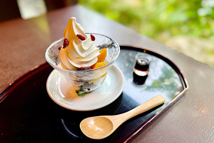 多彩なシロップをかけ比べ♪ 約170年の時を刻むレトロな蔵で特別なかき氷を／東京「甘味茶房 見世蔵久森」