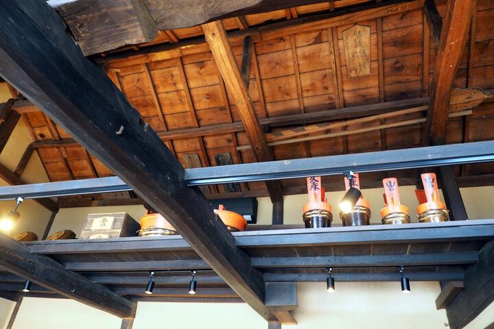 多彩なシロップをかけ比べ♪ 約170年の時を刻むレトロな蔵で特別なかき氷を／東京「甘味茶房 見世蔵久森」