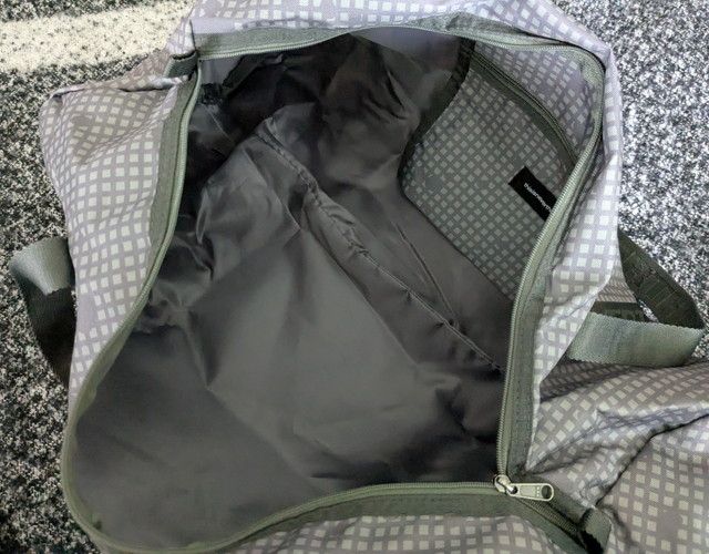 ディスイズネバーザットボストンバッグ中