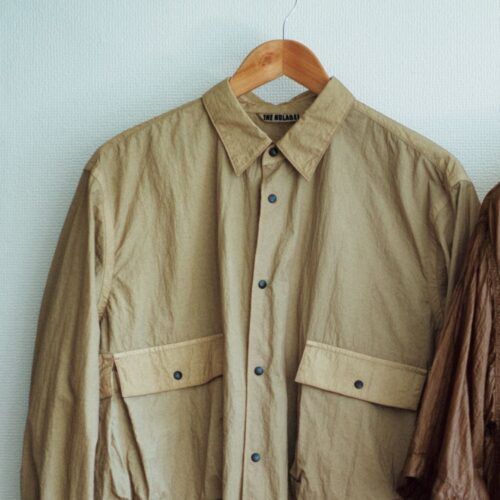 「シャツはナイロン素材を選ぶべし」少し肌寒い日に着たい軽アウター2選