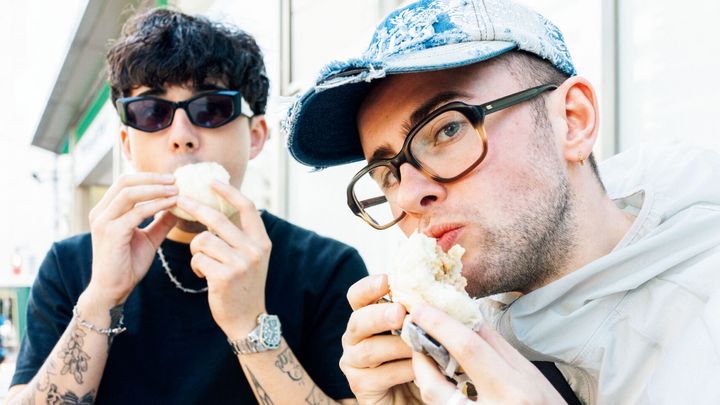 左からタカ・ペリー、マレー・マトレーヴァーズ