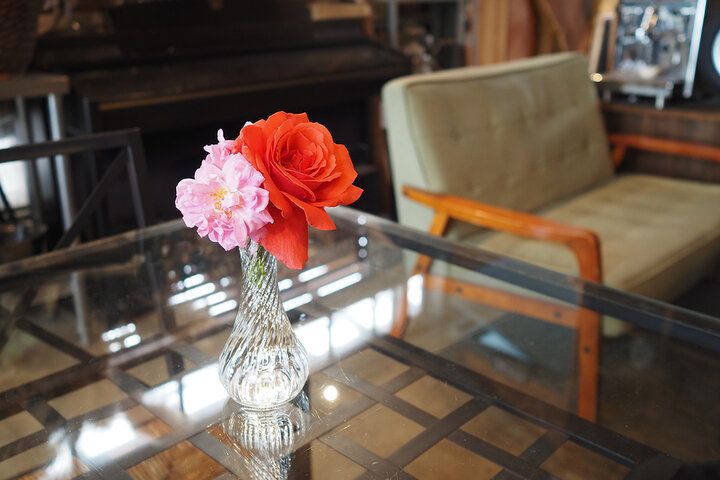 心ときめく薔薇尽くしのティータイム♪ 自家製バラを味わう伊豆ばら園併設のカフェ「70 nanamaru cafe」