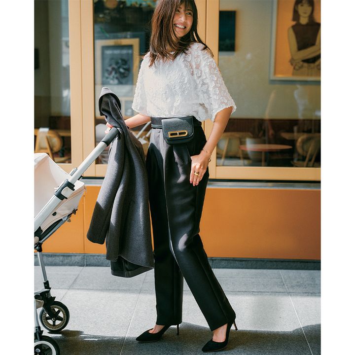 気温28度におすすめのフラワージャガードトップス×パンツの佐藤ありささん