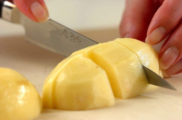 簡単おうちバル！アンチョビバターポテト by 保田 美幸さんの下準備1